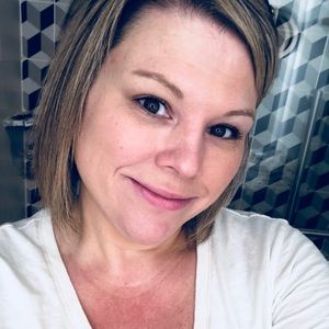 Meet your Posher, Hollee